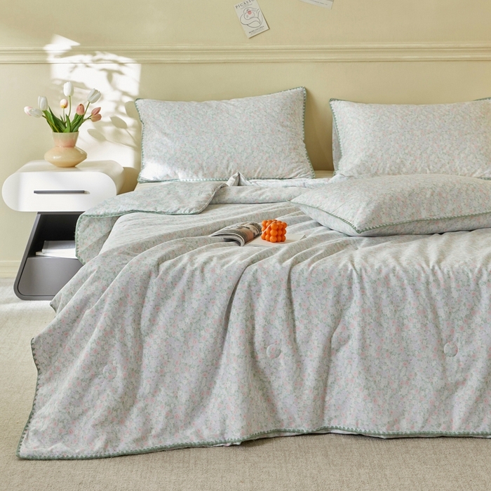 91家纺网 家纺一手货源 找家纺 暖阳 2026新款全棉贝壳边棉花夏被夏凉被空调被 花间寻梦蓝