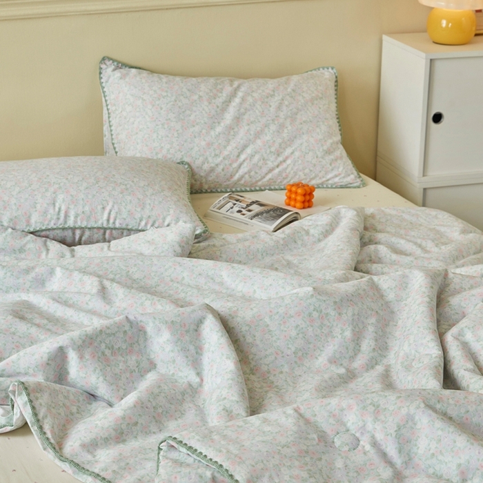 91家纺网 家纺一手货源 找家纺 暖阳 2026新款全棉贝壳边棉花夏被夏凉被空调被 花间寻梦蓝