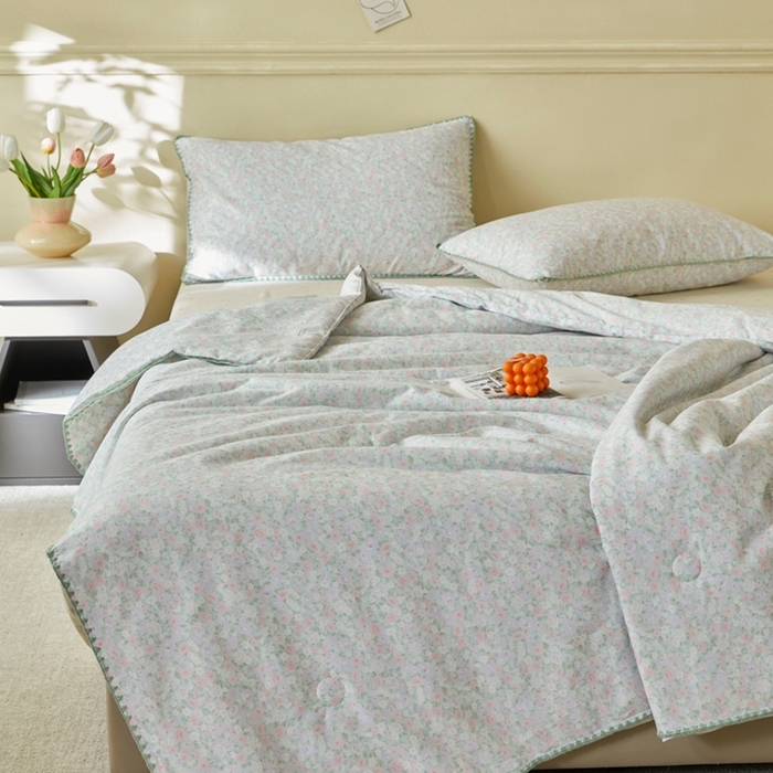 91家纺网 家纺一手货源 找家纺 暖阳 2026新款全棉贝壳边棉花夏被夏凉被空调被 花间寻梦蓝