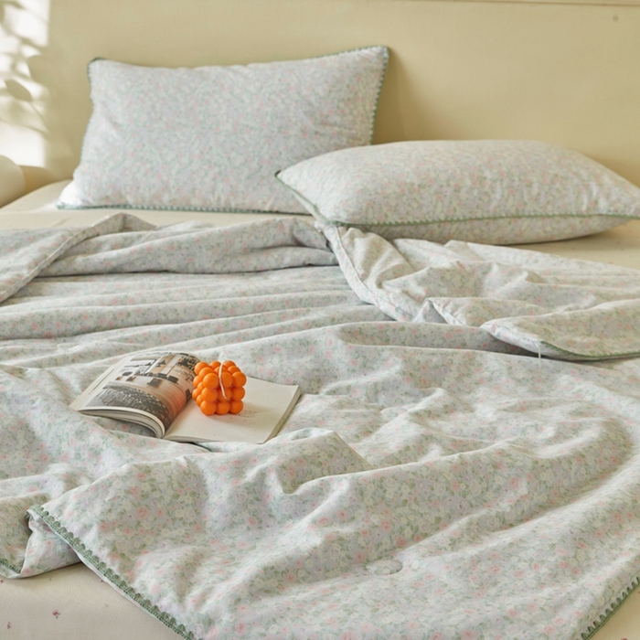 91家纺网 家纺一手货源 找家纺 暖阳 2026新款全棉贝壳边棉花夏被夏凉被空调被 花间寻梦蓝