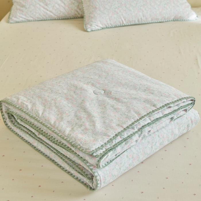 91家纺网 家纺一手货源 找家纺 暖阳 2026新款全棉贝壳边棉花夏被夏凉被空调被 花间寻梦蓝