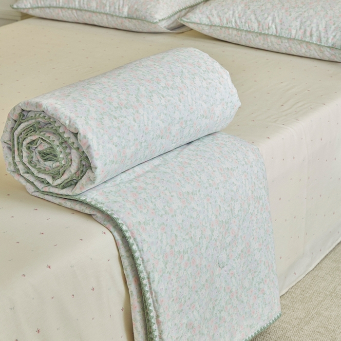 91家纺网 家纺一手货源 找家纺 暖阳 2026新款全棉贝壳边棉花夏被夏凉被空调被 花间寻梦蓝