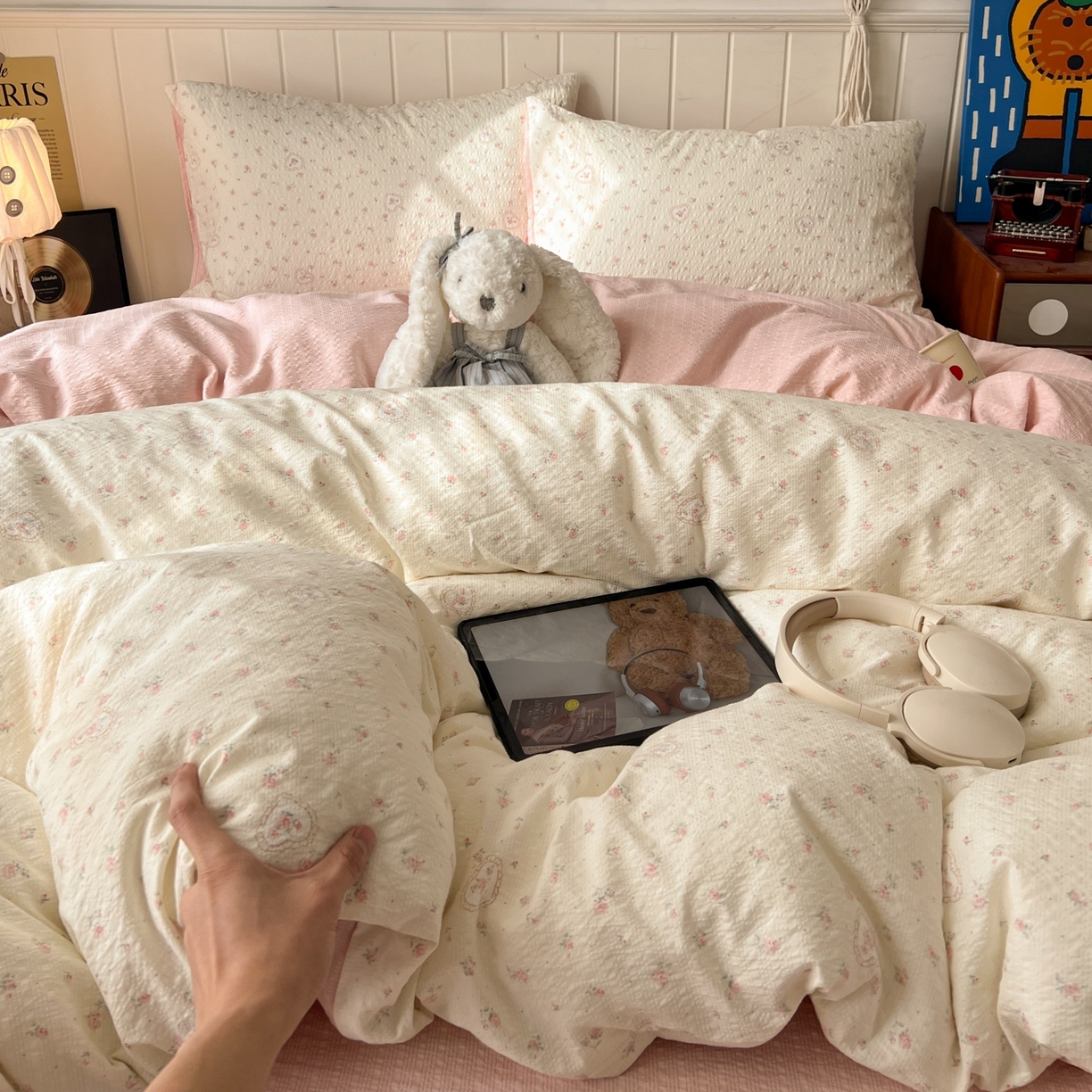 91家纺网 家纺一手货源 找家纺 水木坊 2026春夏新款高品质泡芙普通款四件套 春日甜桃心-米