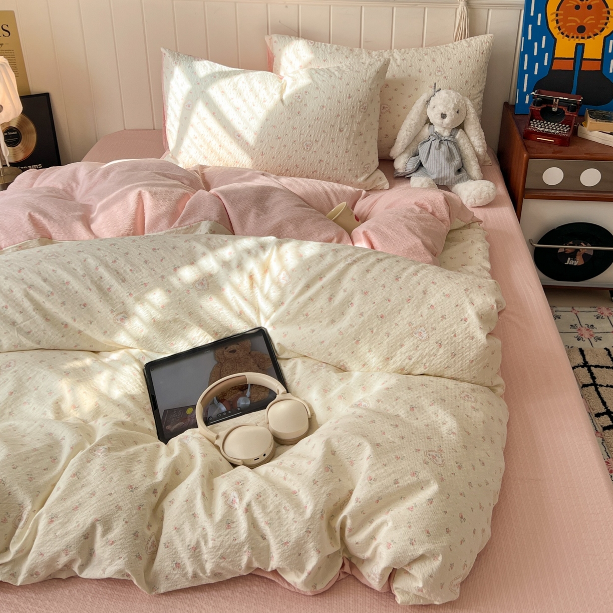 91家纺网 家纺一手货源 找家纺 水木坊 2026春夏新款高品质泡芙普通款四件套 春日甜桃心-米