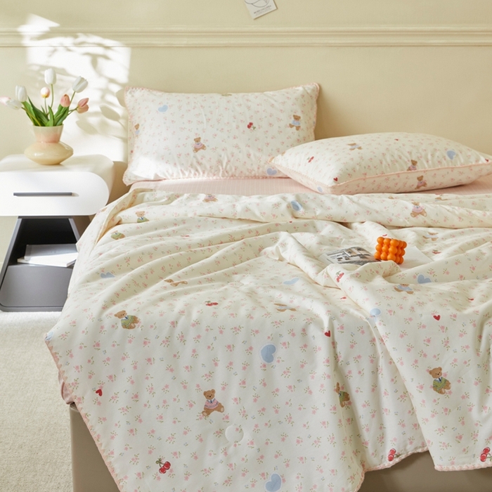 91家纺网 家纺一手货源 找家纺 暖阳 2026新款全棉贝壳边棉花夏被夏凉被空调被 小熊慕斯