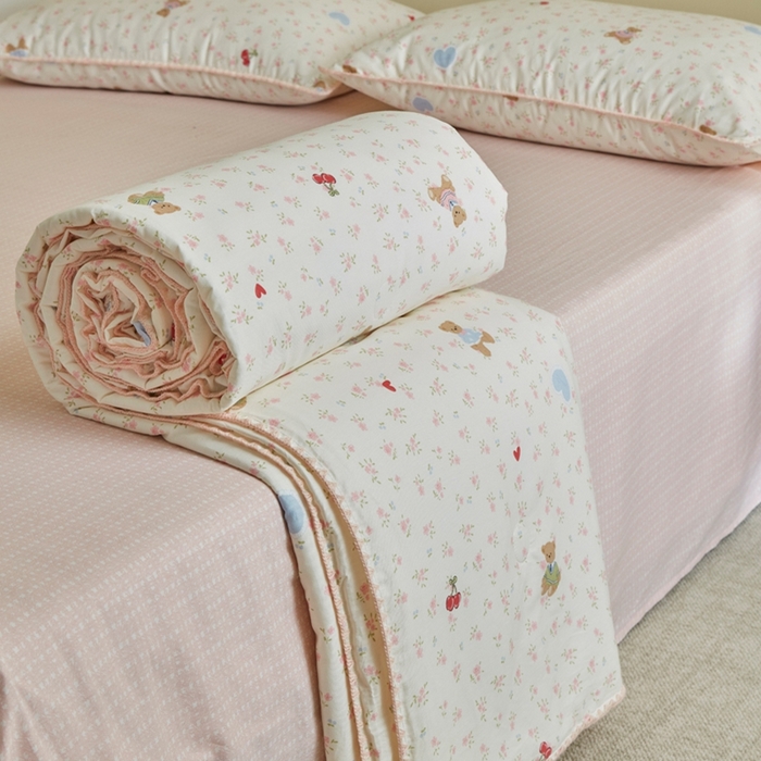 91家纺网 家纺一手货源 找家纺 暖阳 2026新款全棉贝壳边棉花夏被夏凉被空调被 小熊慕斯