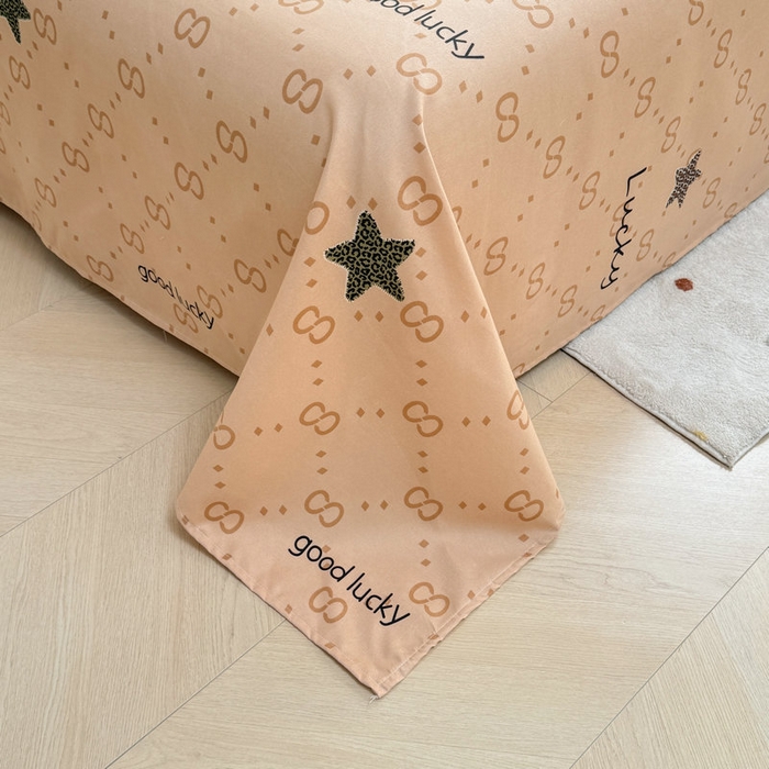 91家纺网 家纺一手货源 找家纺 宝薇 2026春夏新款7D卡通加厚斜纹仿棉生态磨毛大版四件套 好运松鼠