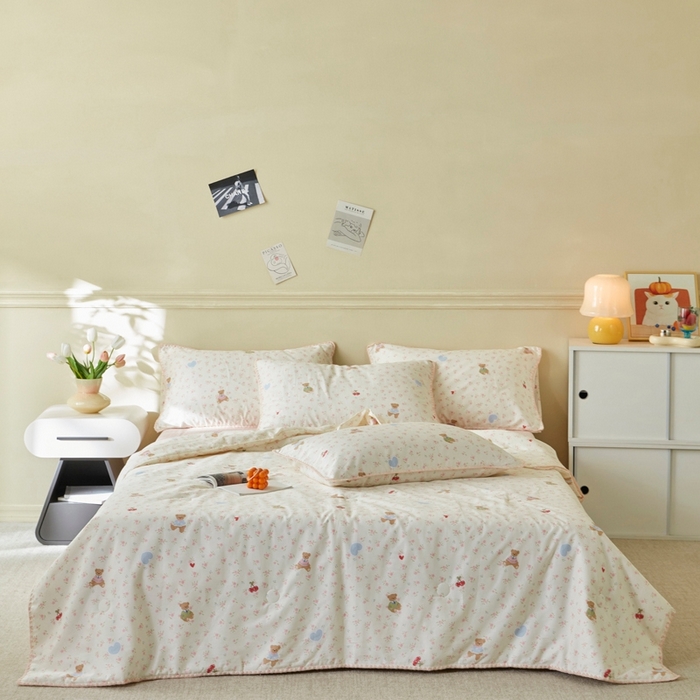 91家纺网 家纺一手货源 找家纺 暖阳 2026新款全棉贝壳边棉花夏被夏凉被空调被 小熊慕斯