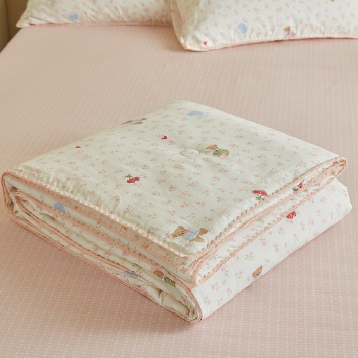 91家纺网 家纺一手货源 找家纺 暖阳 2026新款全棉贝壳边棉花夏被夏凉被空调被 小熊慕斯