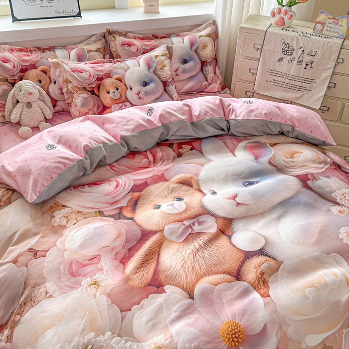 91家纺网 家纺一手货源 找家纺 宝薇 2026春夏新款7D卡通加厚斜纹仿棉生态磨毛大版四件套 欢乐时光