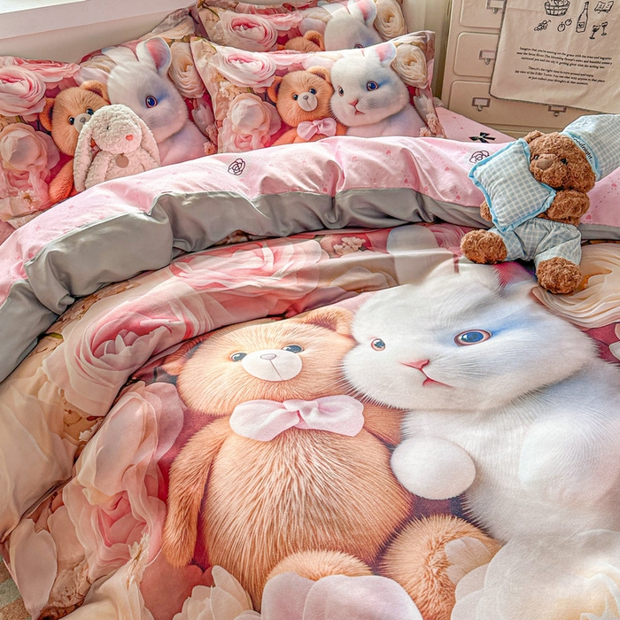 91家纺网 家纺一手货源 找家纺 宝薇 2026春夏新款7D卡通加厚斜纹仿棉生态磨毛大版四件套 欢乐时光