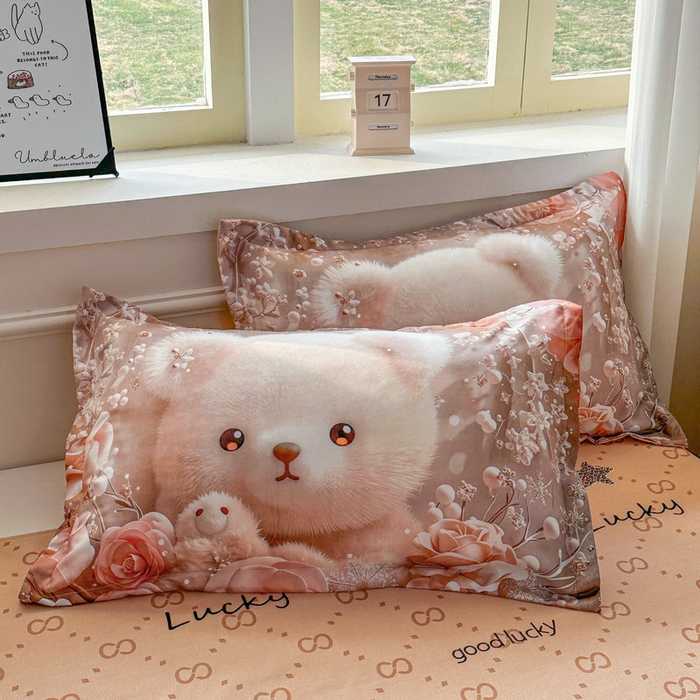 91家纺网 家纺一手货源 找家纺 宝薇 2026春夏新款7D卡通加厚斜纹仿棉生态磨毛大版四件套 萌萌熊