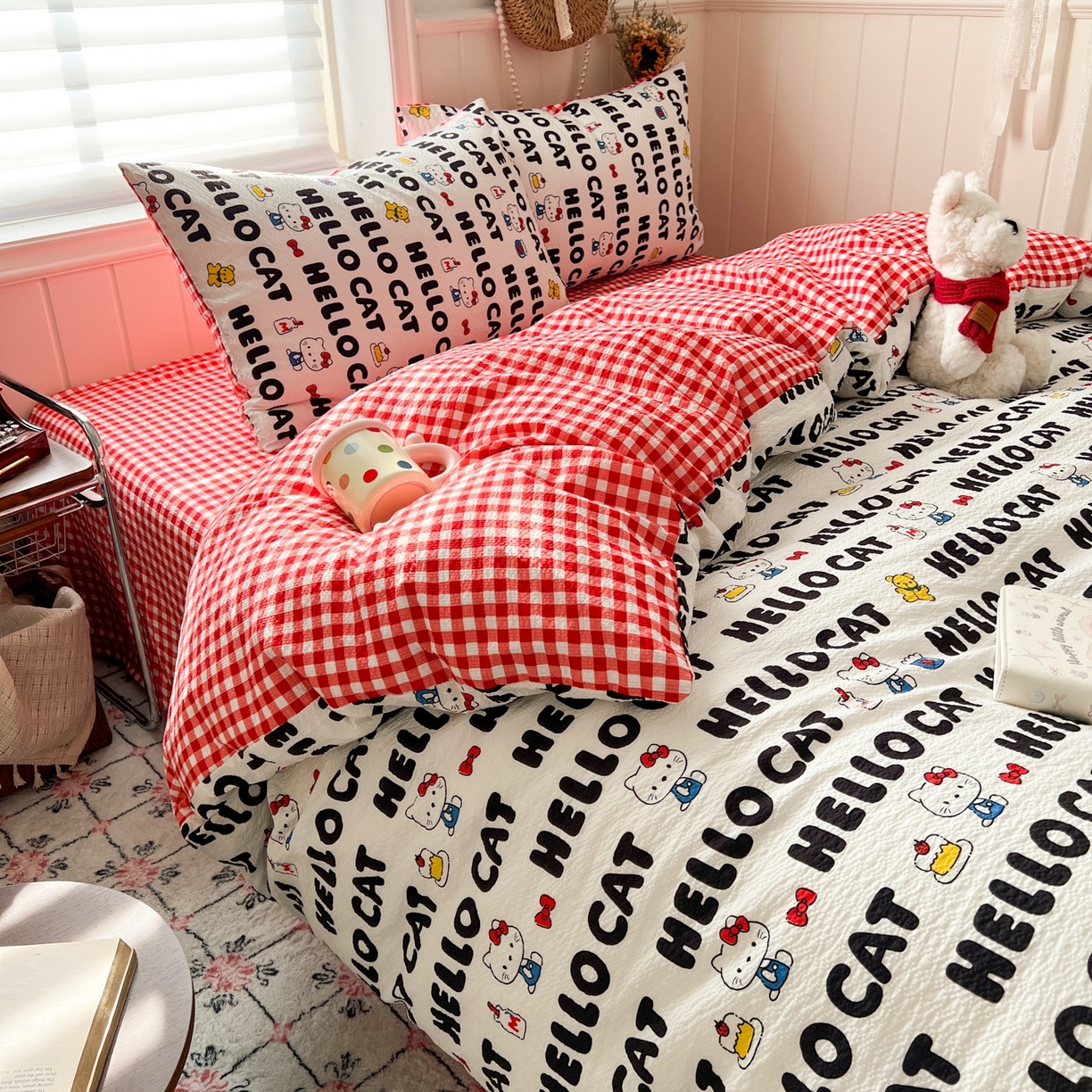 91家纺网 家纺一手货源 找家纺 水木坊 2026春夏新款高品质泡芙普通款四件套 猫系字母