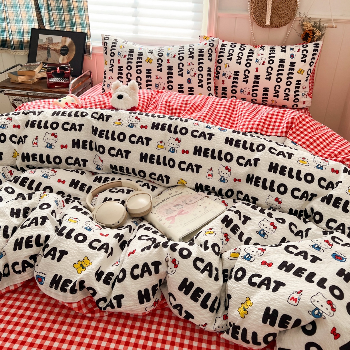 91家纺网 家纺一手货源 找家纺 水木坊 2026春夏新款高品质泡芙普通款四件套 猫系字母