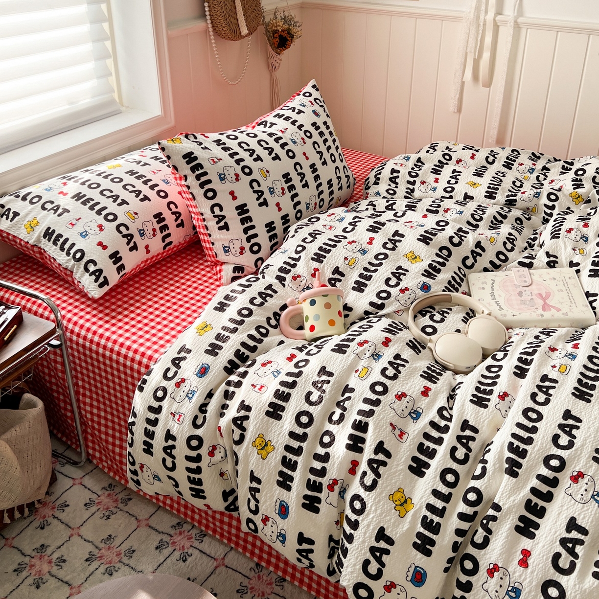 91家纺网 家纺一手货源 找家纺 水木坊 2026春夏新款高品质泡芙普通款四件套 猫系字母