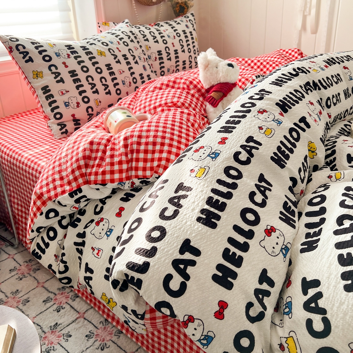 91家纺网 家纺一手货源 找家纺 水木坊 2026春夏新款高品质泡芙普通款四件套 猫系字母