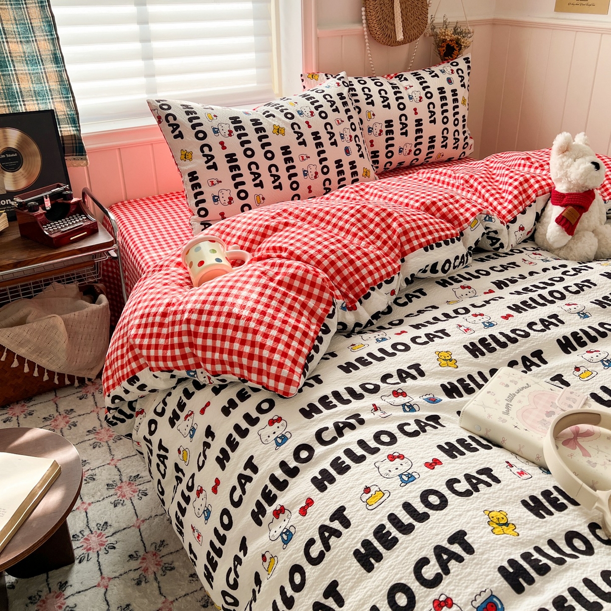 91家纺网 家纺一手货源 找家纺 水木坊 2026春夏新款高品质泡芙普通款四件套 猫系字母