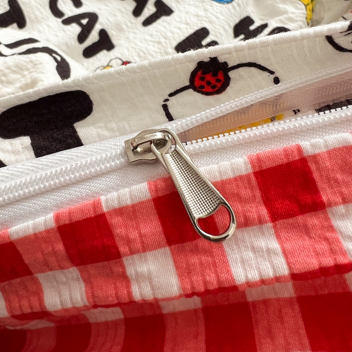 91家纺网 家纺一手货源 找家纺 水木坊 2026春夏新款高品质泡芙普通款四件套 猫系字母