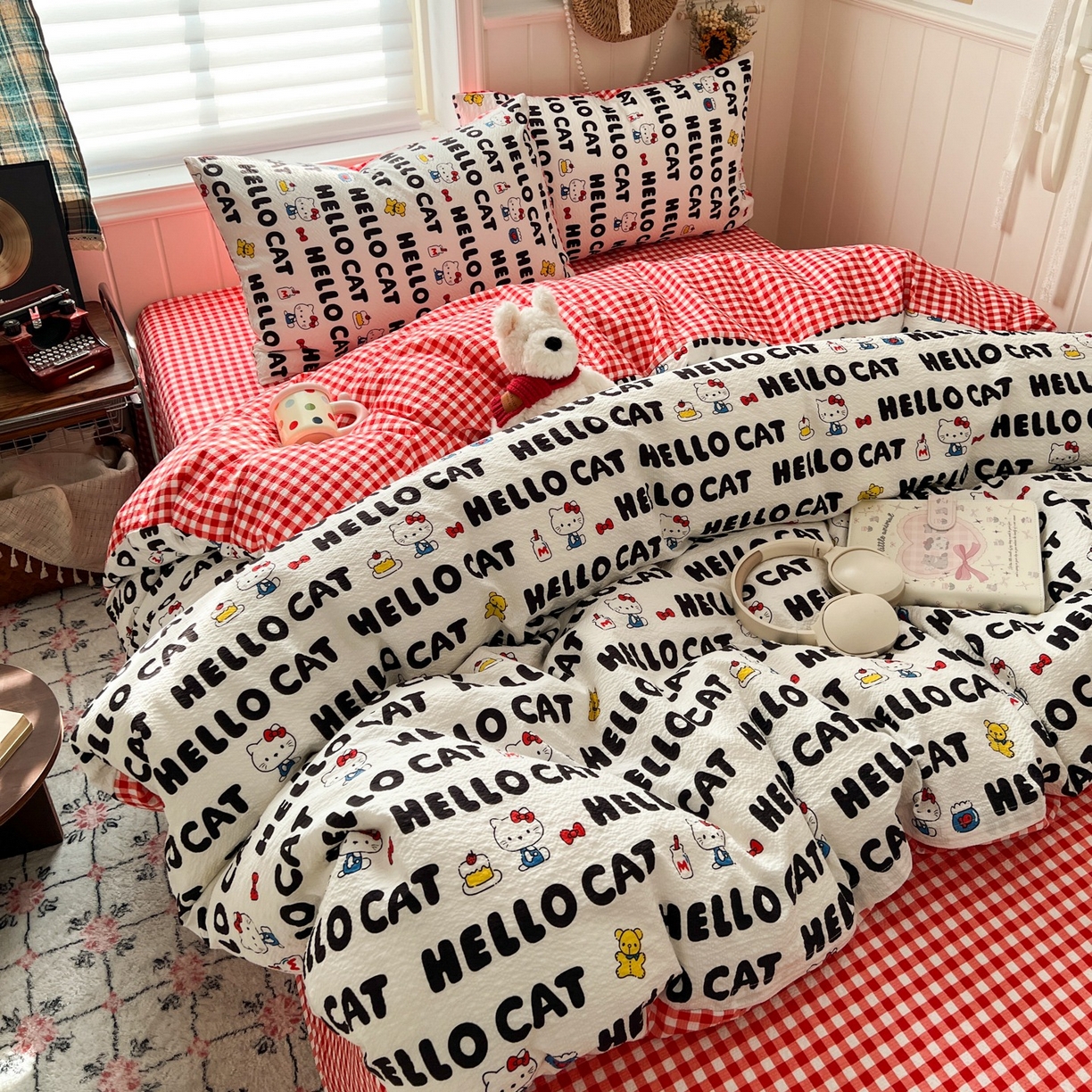 91家纺网 家纺一手货源 找家纺 水木坊 2026春夏新款高品质泡芙普通款四件套 猫系字母