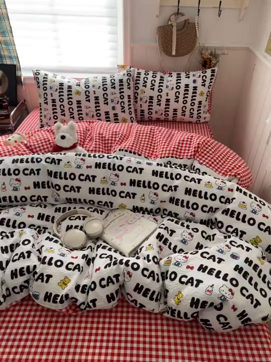 91家纺网 家纺一手货源 找家纺 水木坊 2026春夏新款高品质泡芙普通款四件套 猫系字母