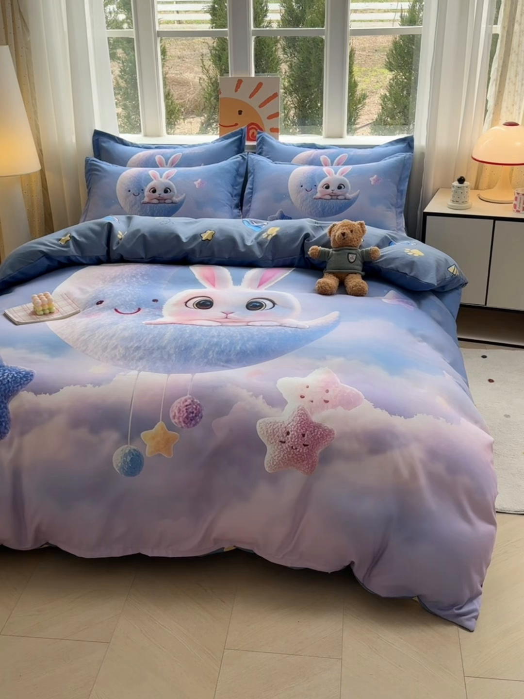 91家纺网 家纺一手货源 找家纺 宝薇 2026春夏新款7D卡通加厚斜纹仿棉生态磨毛大版四件套 月亮兔