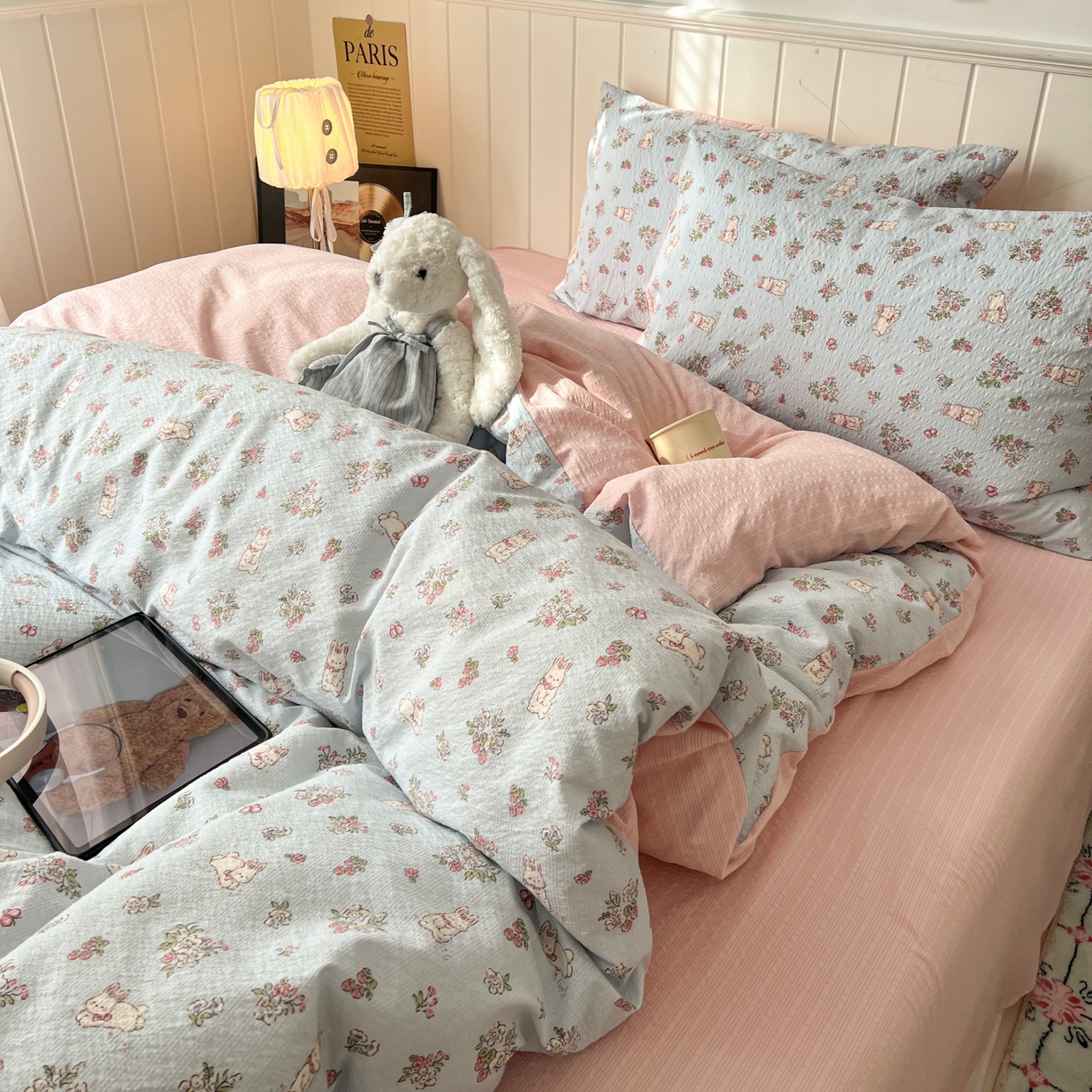 91家纺网 家纺一手货源 找家纺 水木坊 2026春夏新款高品质泡芙普通款四件套 萌兔岛屿