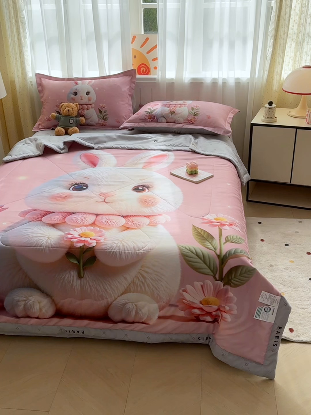 91家纺网 家纺一手货源 找家纺 宝薇 2026春夏新款7D卡通仿棉磨毛水洗棉夏被夏凉被空调被四件套 大白兔