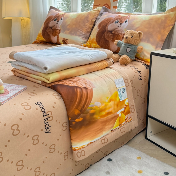 91家纺网 家纺一手货源 找家纺 宝薇 2026春夏新款7D卡通仿棉磨毛水洗棉夏被夏凉被空调被四件套 好运松鼠