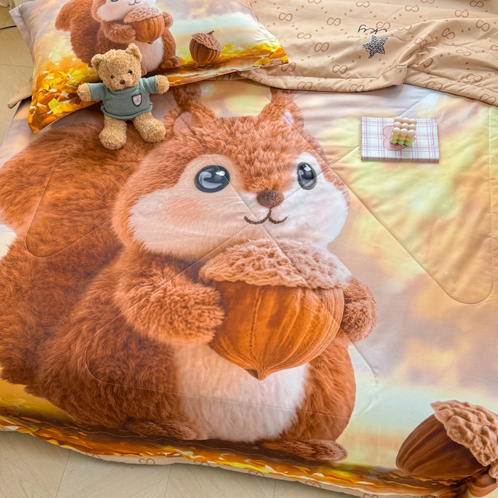 91家纺网 家纺一手货源 找家纺 宝薇 2026春夏新款7D卡通仿棉磨毛水洗棉夏被夏凉被空调被四件套 好运松鼠