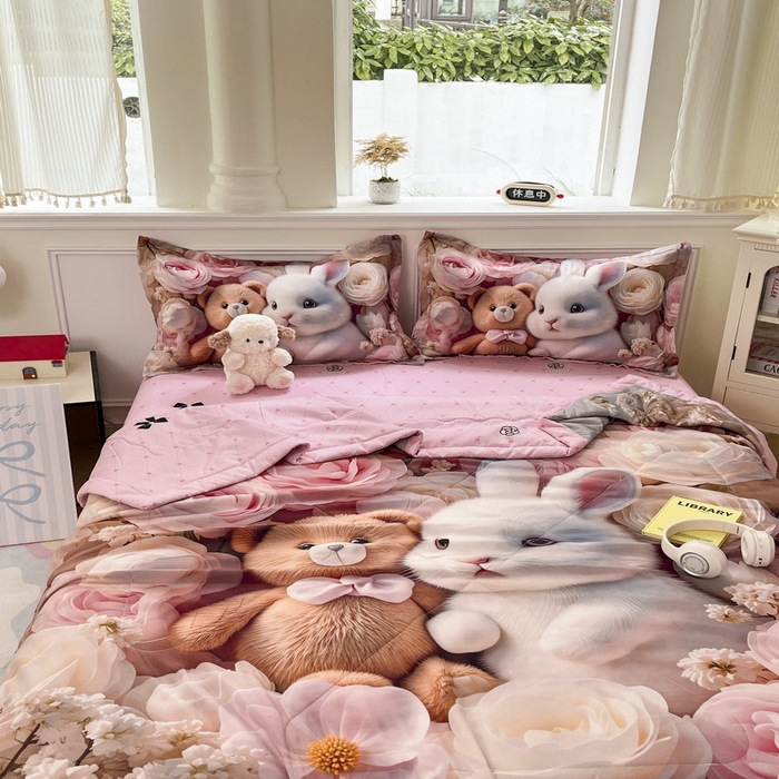 91家纺网 家纺一手货源 找家纺 宝薇 2026春夏新款7D卡通仿棉磨毛水洗棉夏被夏凉被空调被四件套 欢乐时光