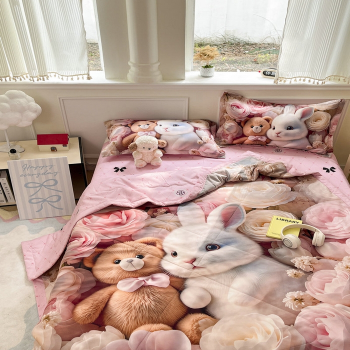 91家纺网 家纺一手货源 找家纺 宝薇 2026春夏新款7D卡通仿棉磨毛水洗棉夏被夏凉被空调被四件套 欢乐时光