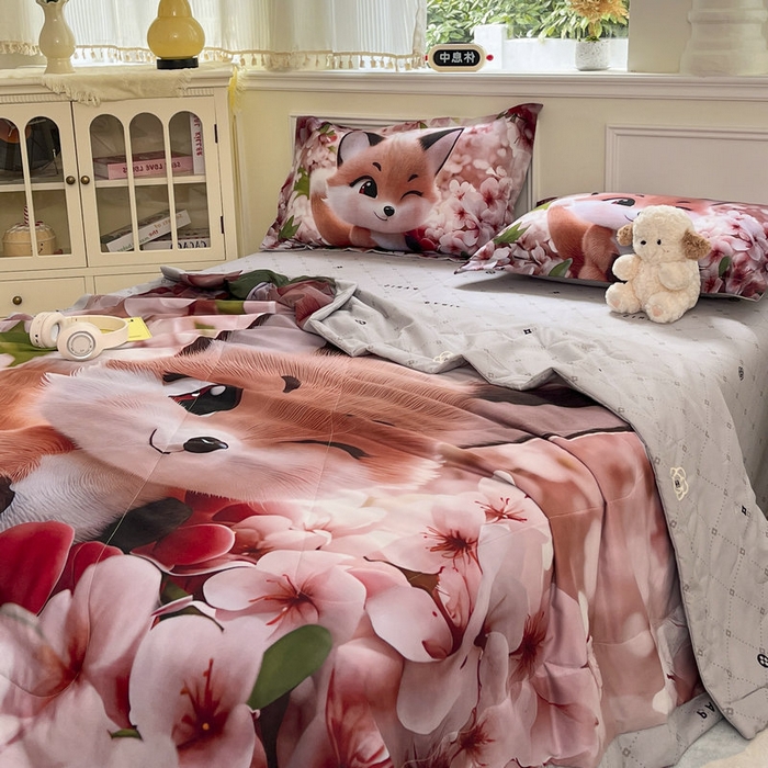 91家纺网 家纺一手货源 找家纺 宝薇 2026春夏新款7D卡通仿棉磨毛水洗棉夏被夏凉被空调被四件套 梨花开