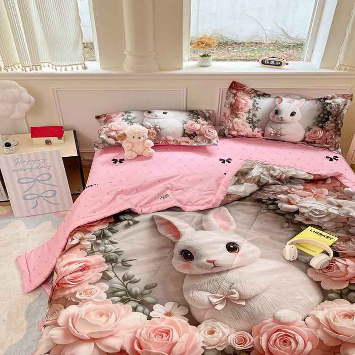 91家纺网 家纺一手货源 找家纺 宝薇 2026春夏新款7D卡通仿棉磨毛水洗棉夏被夏凉被空调被四件套 玫瑰兔