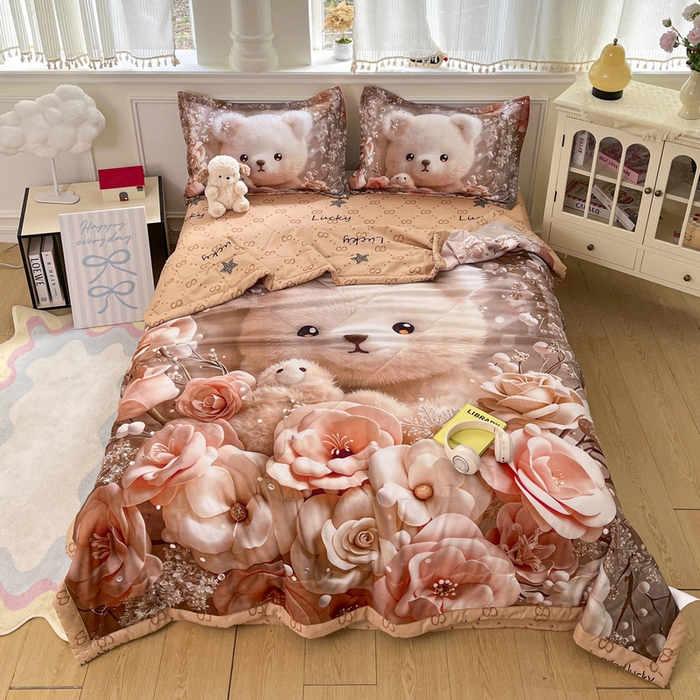 91家纺网 家纺一手货源 找家纺 宝薇 2026春夏新款7D卡通仿棉磨毛水洗棉夏被夏凉被空调被四件套 萌萌熊