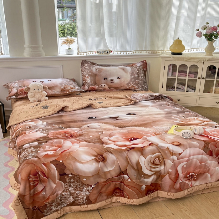 91家纺网 家纺一手货源 找家纺 宝薇 2026春夏新款7D卡通仿棉磨毛水洗棉夏被夏凉被空调被四件套 萌萌熊