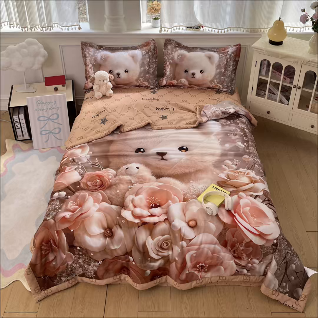 91家纺网 家纺一手货源 找家纺 宝薇 2026春夏新款7D卡通仿棉磨毛水洗棉夏被夏凉被空调被四件套 萌萌熊