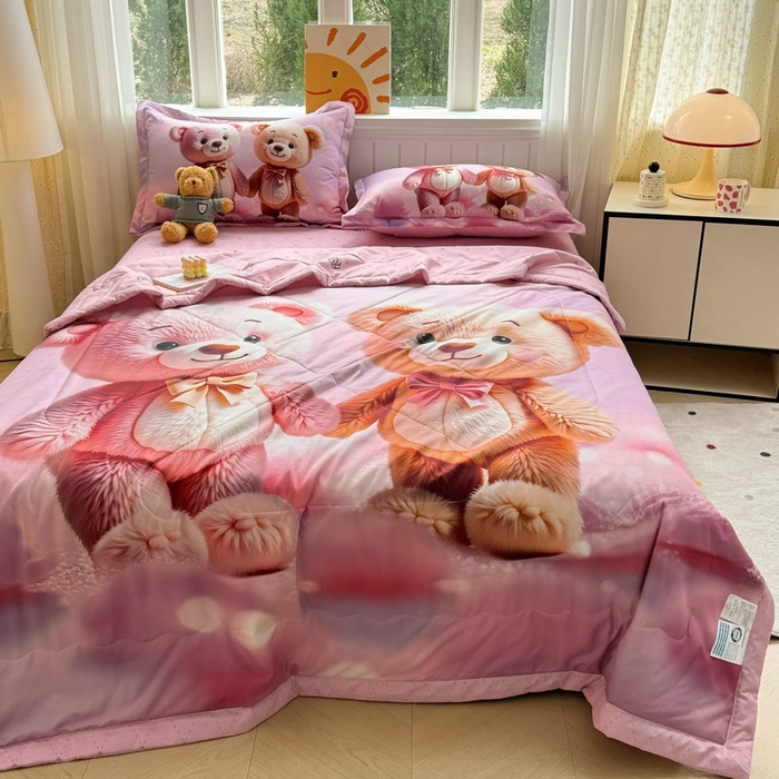 91家纺网 家纺一手货源 找家纺 宝薇 2026春夏新款7D卡通仿棉磨毛水洗棉夏被夏凉被空调被四件套 牵手熊