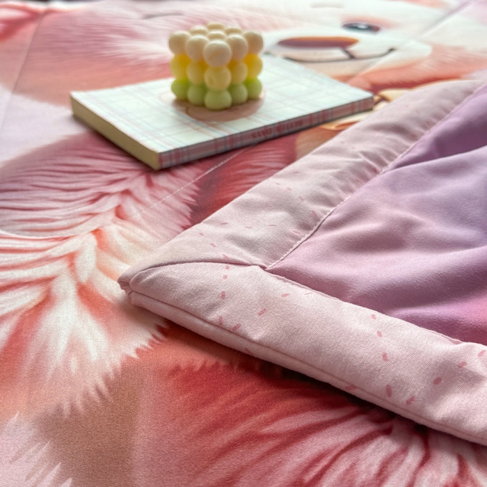 91家纺网 家纺一手货源 找家纺 宝薇 2026春夏新款7D卡通仿棉磨毛水洗棉夏被夏凉被空调被四件套 牵手熊