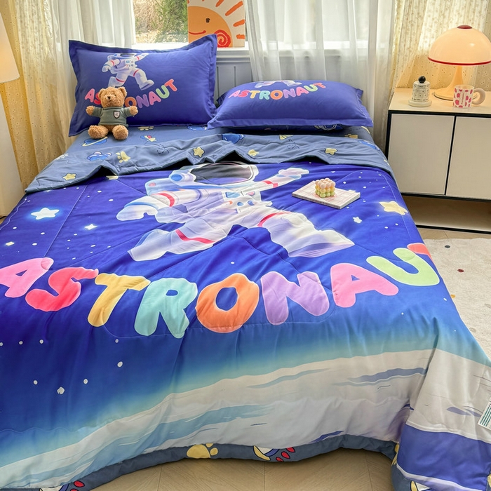 91家纺网 家纺一手货源 找家纺 宝薇 2026春夏新款7D卡通仿棉磨毛水洗棉夏被夏凉被空调被四件套 太空人