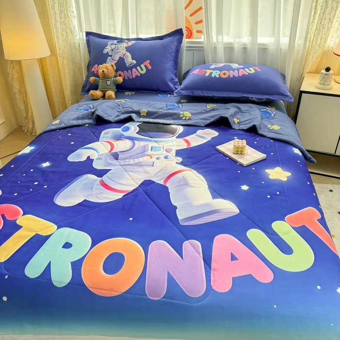 91家纺网 家纺一手货源 找家纺 宝薇 2026春夏新款7D卡通仿棉磨毛水洗棉夏被夏凉被空调被四件套 太空人