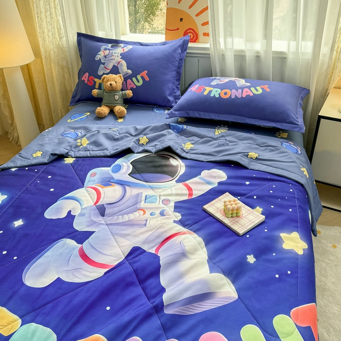 91家纺网 家纺一手货源 找家纺 宝薇 2026春夏新款7D卡通仿棉磨毛水洗棉夏被夏凉被空调被四件套 太空人