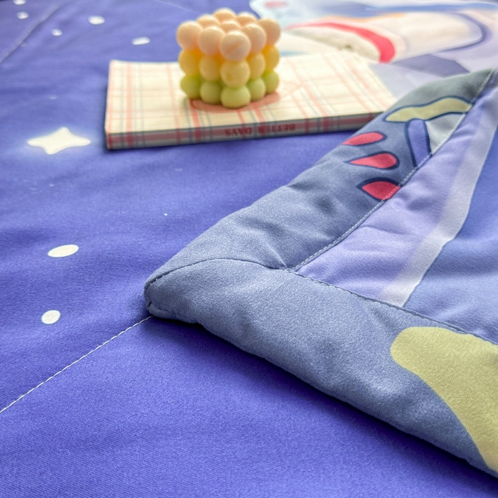 91家纺网 家纺一手货源 找家纺 宝薇 2026春夏新款7D卡通仿棉磨毛水洗棉夏被夏凉被空调被四件套 太空人