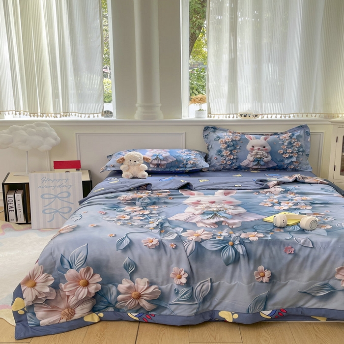 91家纺网 家纺一手货源 找家纺 宝薇 2026春夏新款7D卡通仿棉磨毛水洗棉夏被夏凉被空调被四件套 天使兔