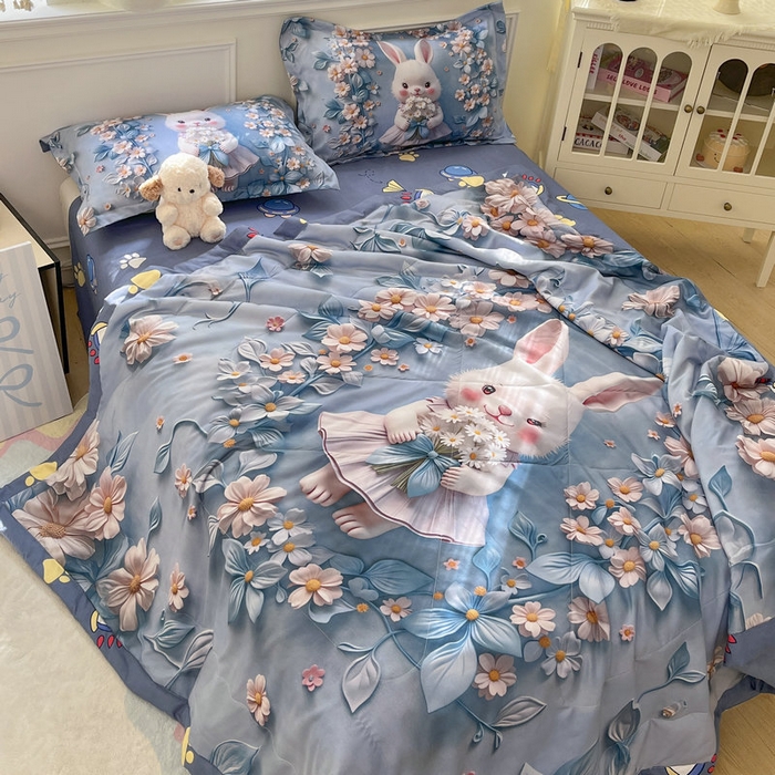 91家纺网 家纺一手货源 找家纺 宝薇 2026春夏新款7D卡通仿棉磨毛水洗棉夏被夏凉被空调被四件套 天使兔