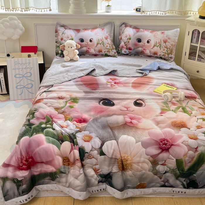 91家纺网 家纺一手货源 找家纺 宝薇 2026春夏新款7D卡通仿棉磨毛水洗棉夏被夏凉被空调被四件套 甜心兔