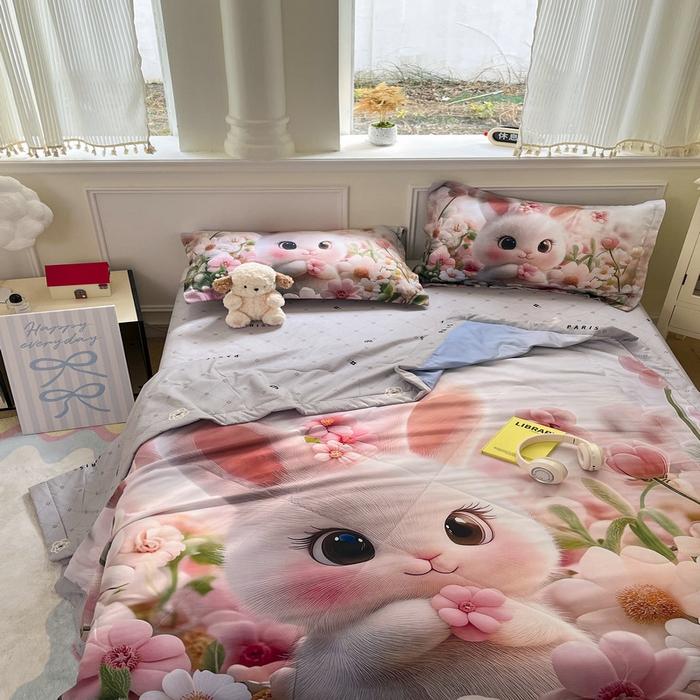 91家纺网 家纺一手货源 找家纺 宝薇 2026春夏新款7D卡通仿棉磨毛水洗棉夏被夏凉被空调被四件套 甜心兔
