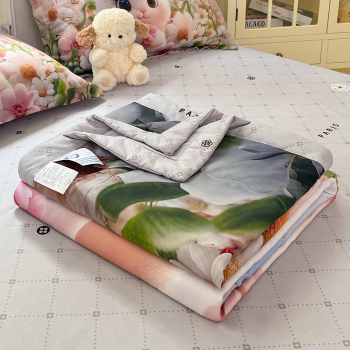 91家纺网 家纺一手货源 找家纺 宝薇 2026春夏新款7D卡通仿棉磨毛水洗棉夏被夏凉被空调被四件套 甜心兔