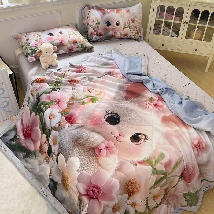 91家纺网 家纺一手货源 找家纺 宝薇 2026春夏新款7D卡通仿棉磨毛水洗棉夏被夏凉被空调被四件套 甜心兔