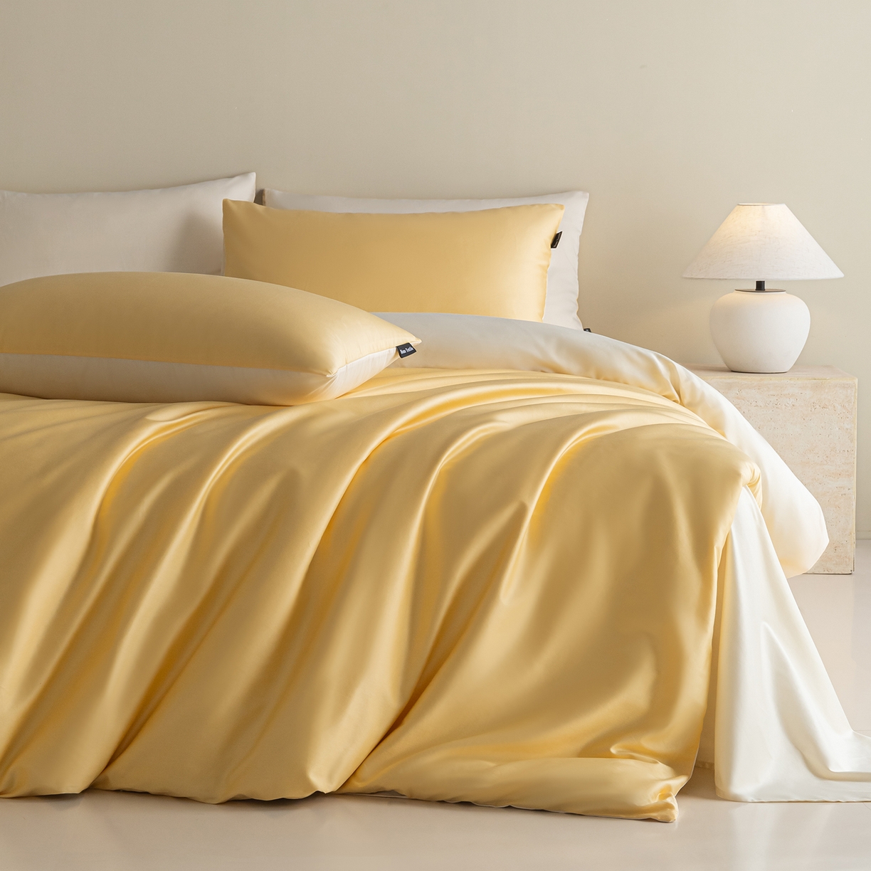 91家纺网 家纺一手货源 找家纺 卧趣家纺 2026新款A类轻奢双拼100Pro高支贡缎长绒棉全棉纯棉四件套 布丁黄+流苏白