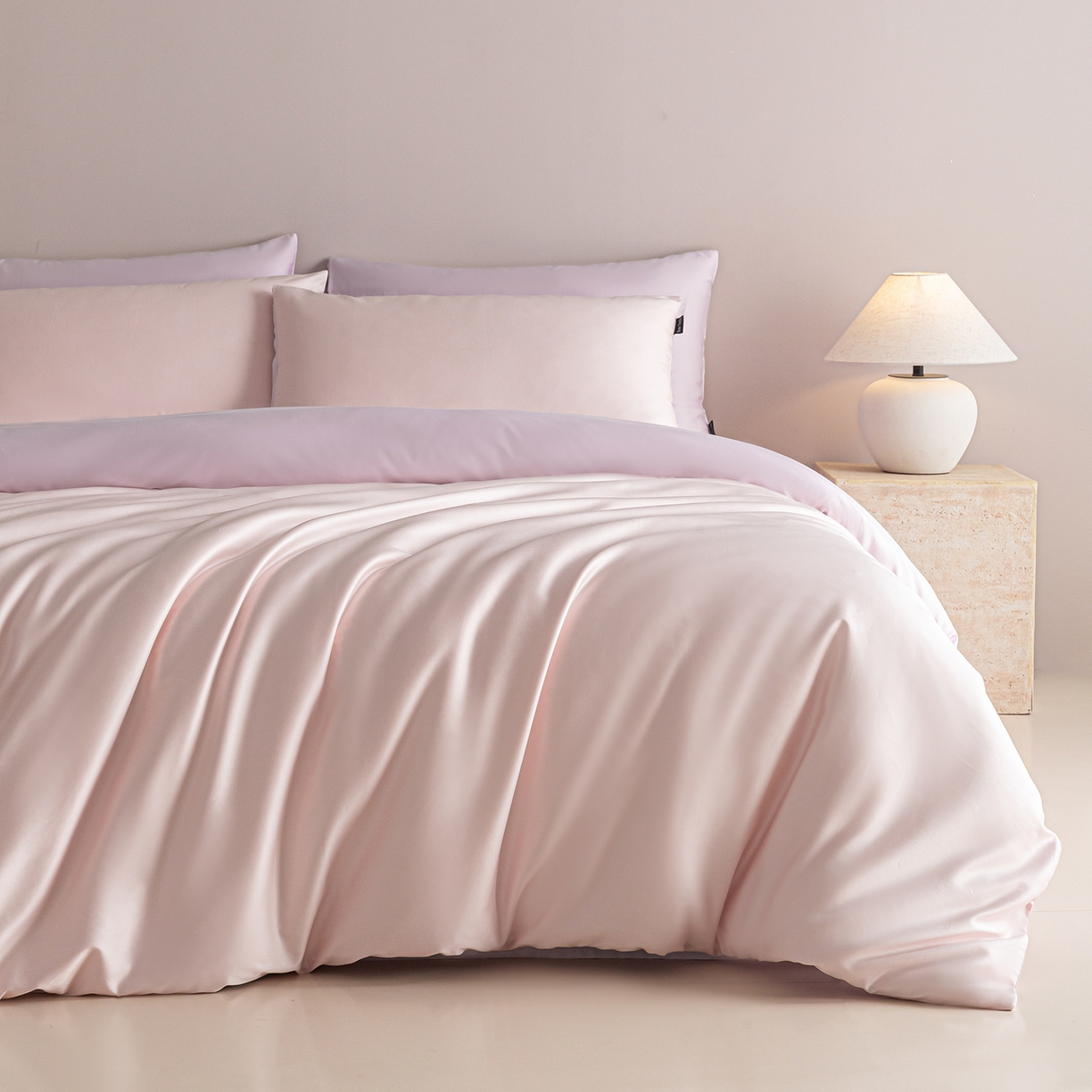 91家纺网 家纺一手货源 找家纺 卧趣家纺 2026新款A类轻奢双拼100Pro高支贡缎长绒棉全棉纯棉四件套 珊瑚粉+香芋紫